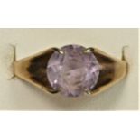 A 9ct gold and amethyst single stone ring, K, 2.3gm