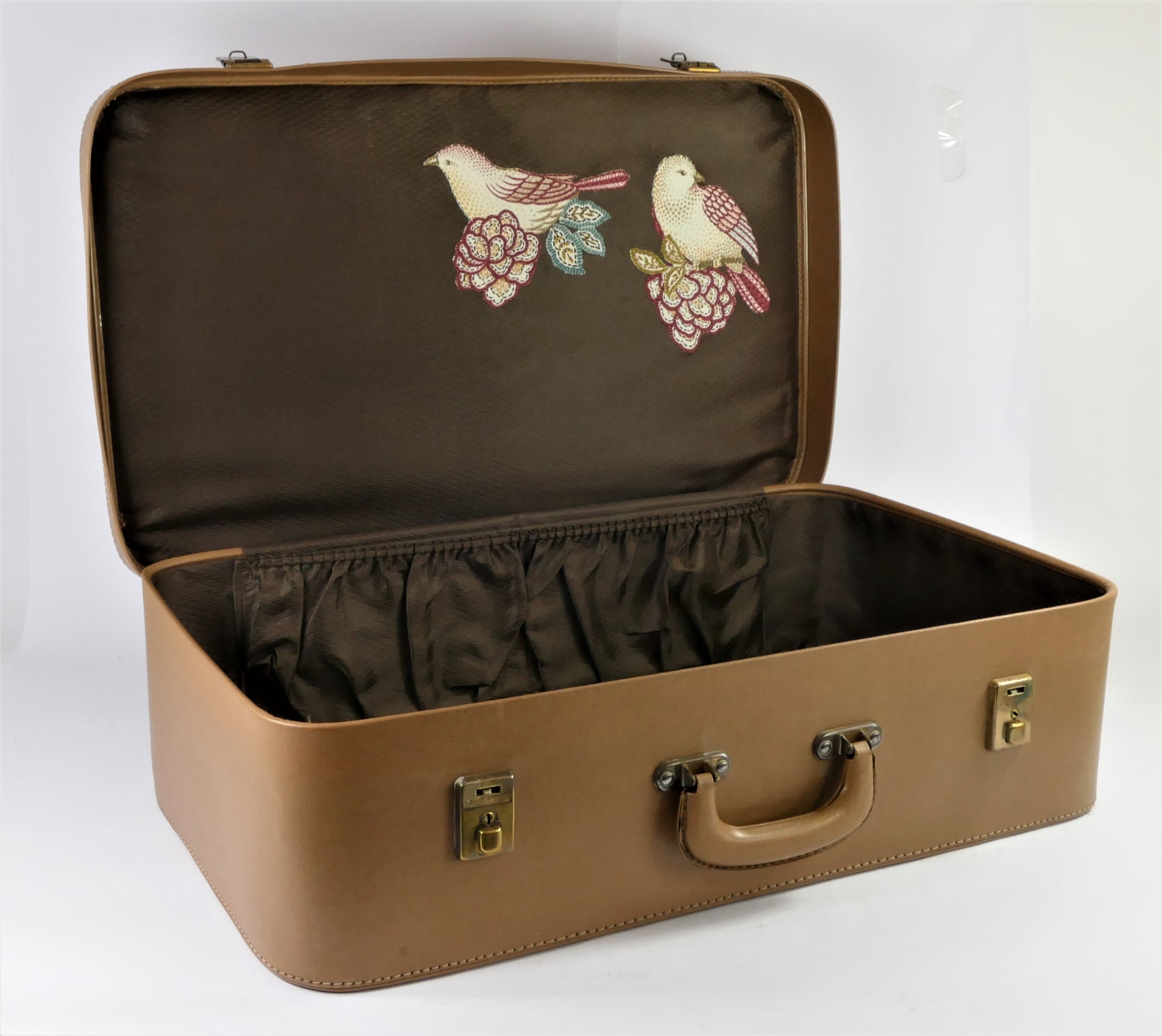 A collection of six mid 20th century and later suit & vanity cases. - Image 7 of 7