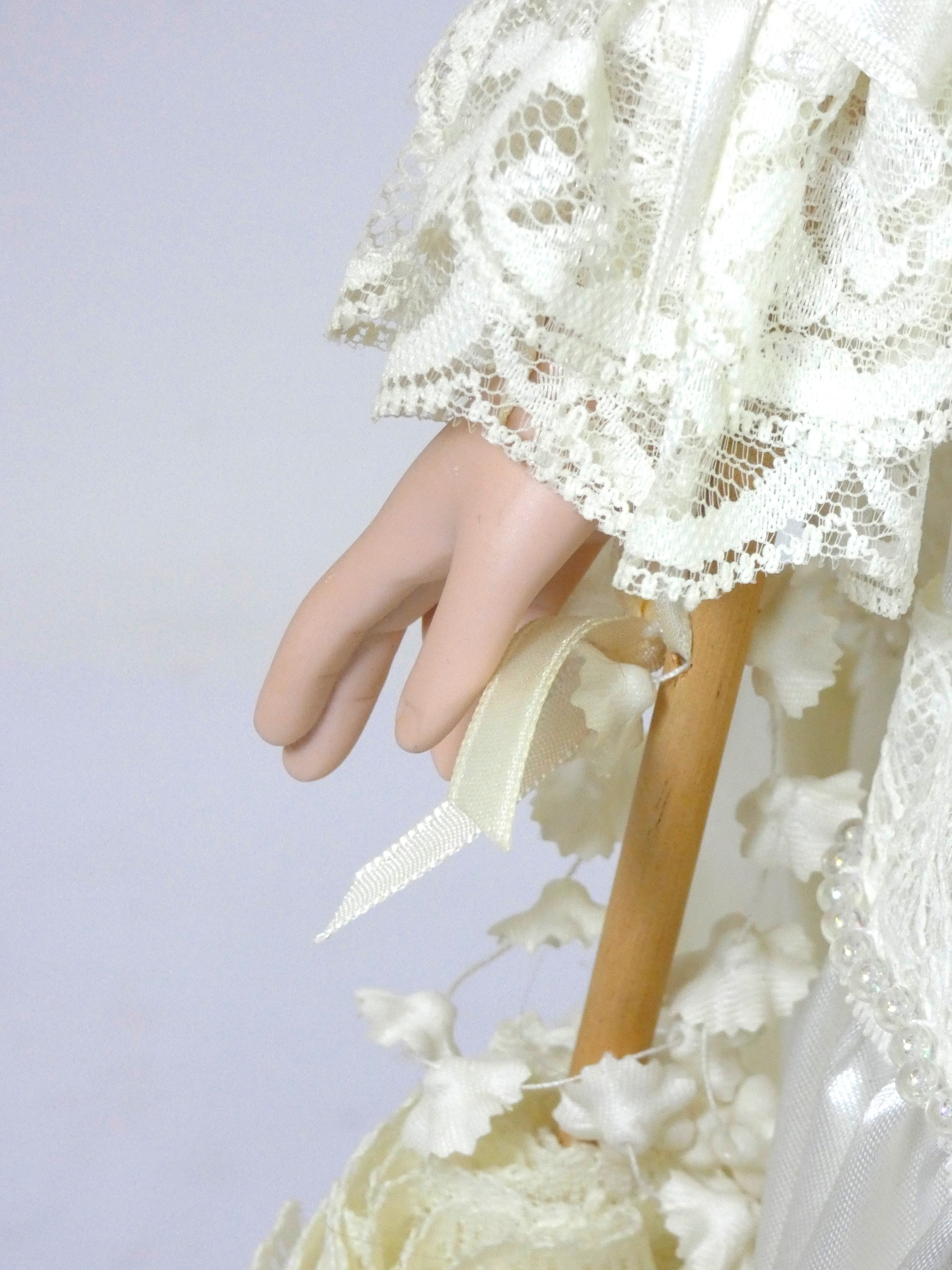 A bisque porcelain doll 'Elizabeth' Alberon series, sculptured by Christopher Paul and - Image 3 of 5