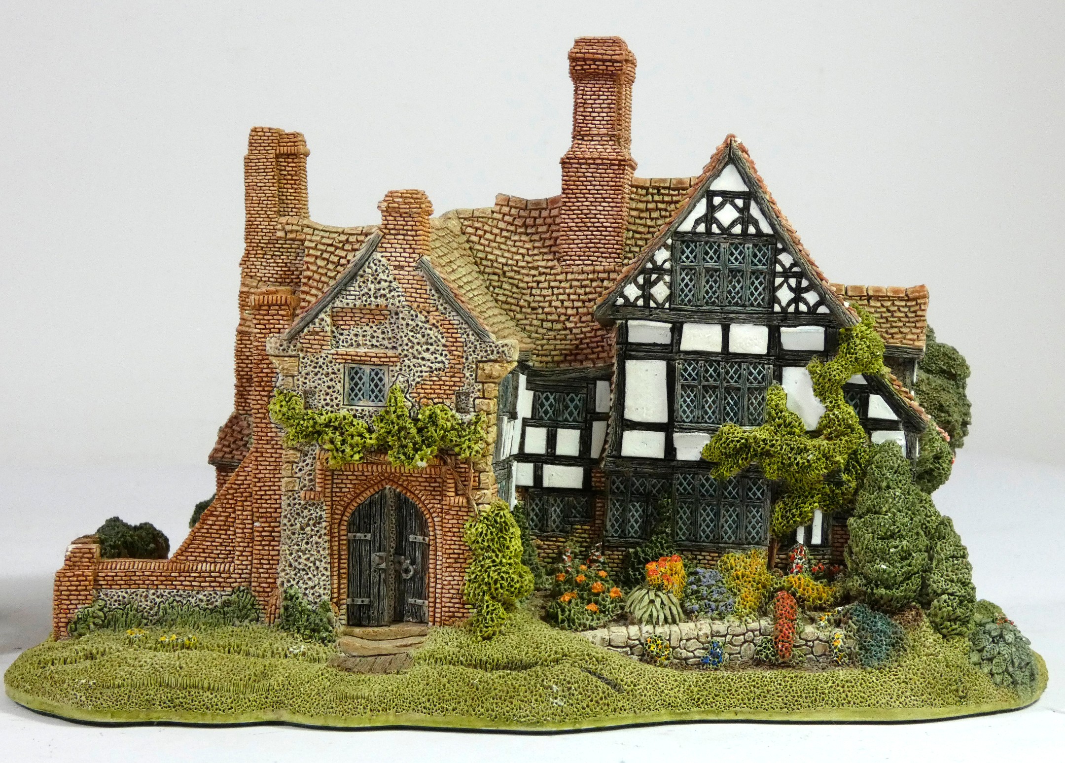 A Lilliput Lane handmade model "Anne of Cleves" c1990's, together with "Blair Atholl" castle and " - Image 4 of 4