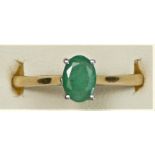 A 9ct gold and emerald single stone ring, P, 1.9gm