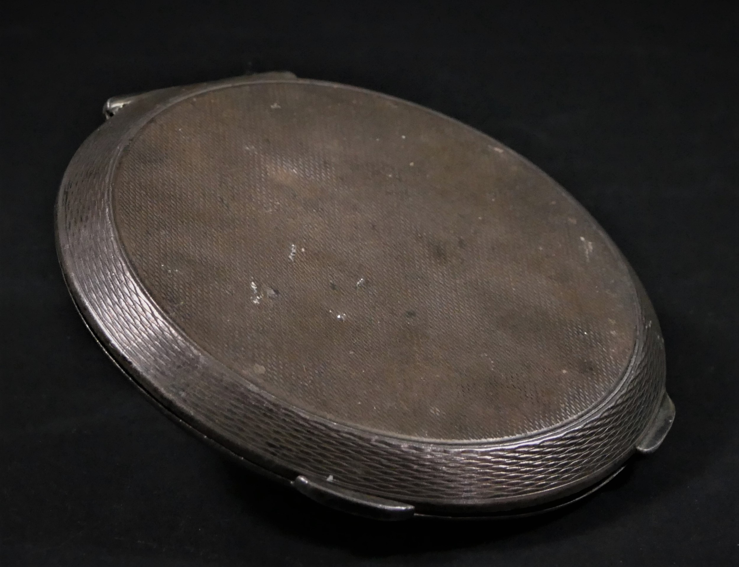 A silver compact, Birmingham 1964, with engine turned decoration, lacking powder puff, 8.5cm - Image 2 of 3