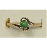 A 9ct gold and turquoise single stone ring, O, 1.3gm