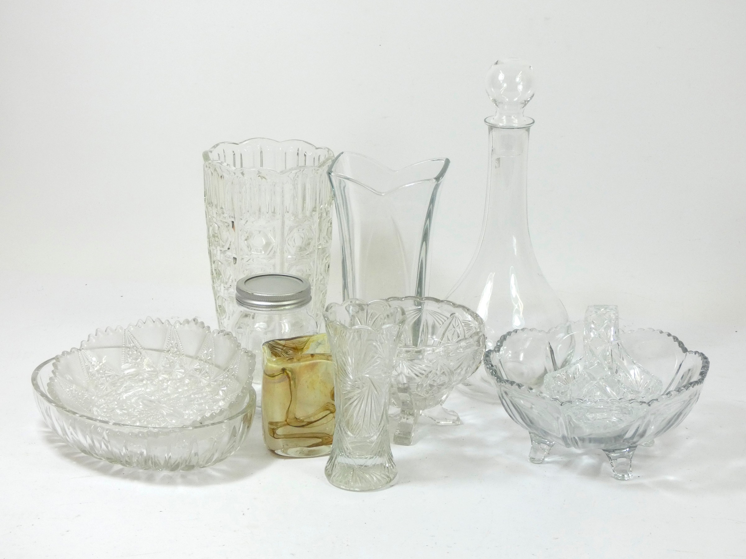 A large collection of ceramics and glassware, to include fruit bowls, vases, collector plates, - Image 4 of 10