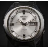 Seiko 5, a stainless steel automatic day/date gentleman's wristwatch, ref 7019-7200, 38mm,