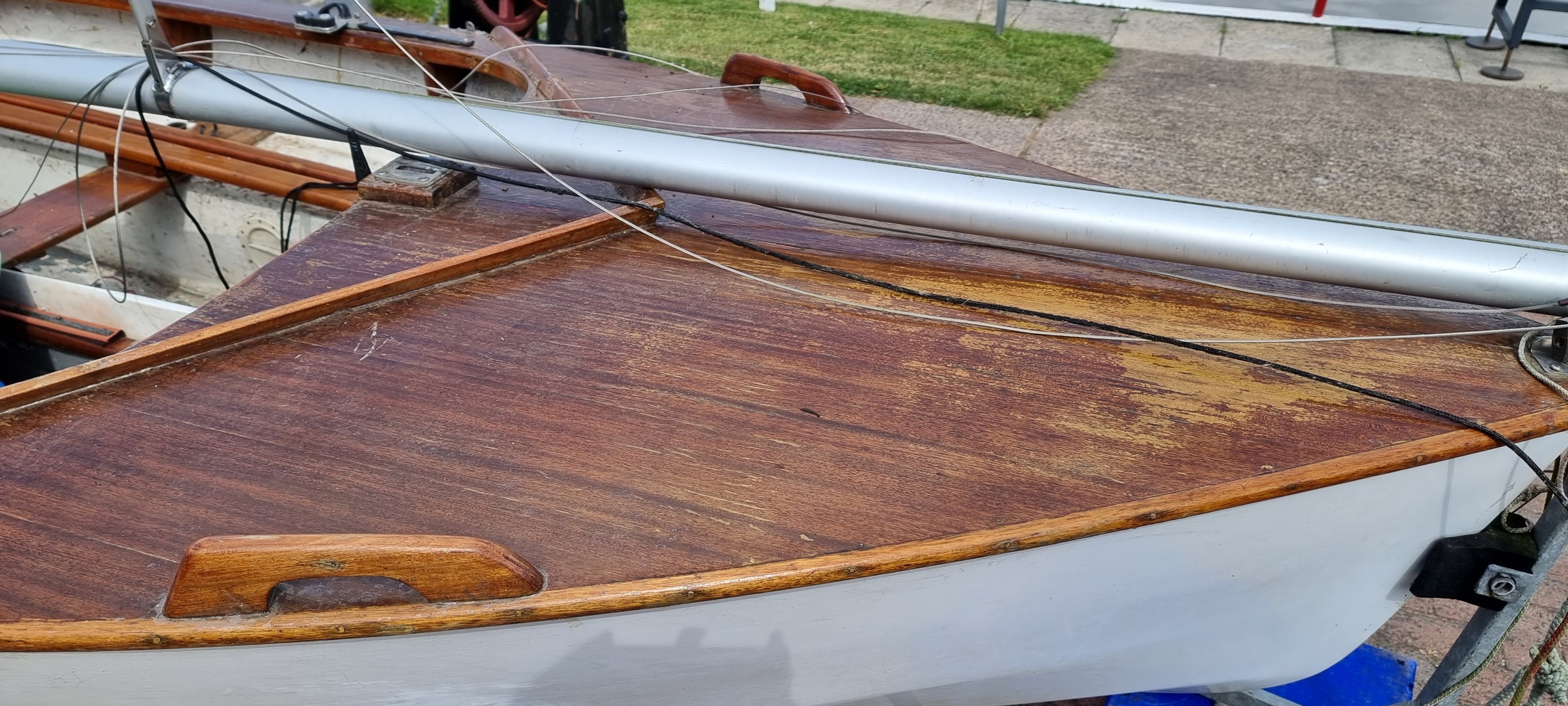 An Enterprise sailing dinghy, serial number 310, mould 10, sail number K16581, 4 meter/two person, - Image 9 of 16