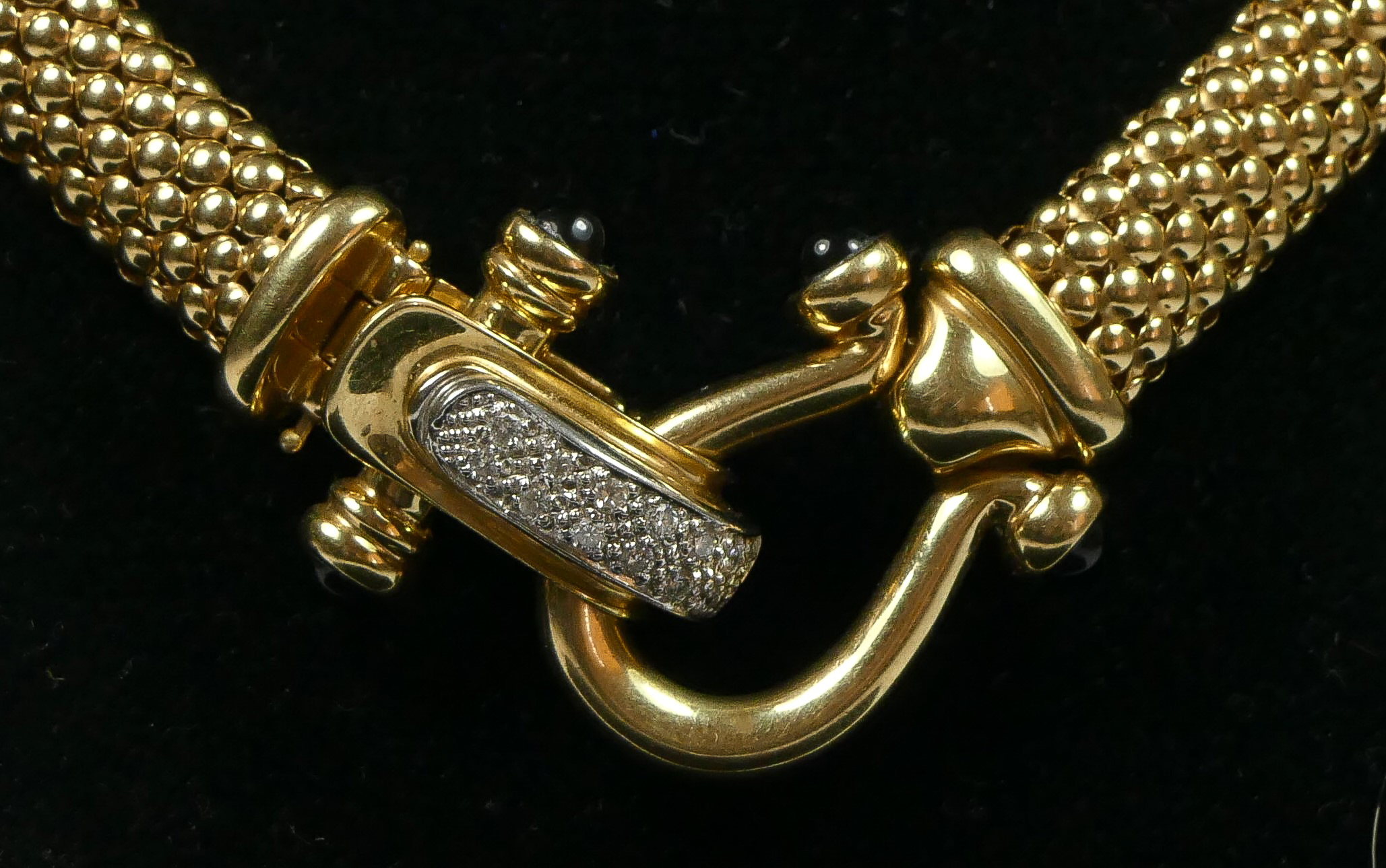 A 14K gold, diamond and onyx basket weave necklace, the stirrup clasp set with brilliant cut - Image 5 of 11