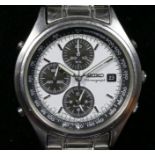 Seiko Chronograph, a stainless steel quartz gentleman's wristwatch, ref 7T32-7C60, white dial with