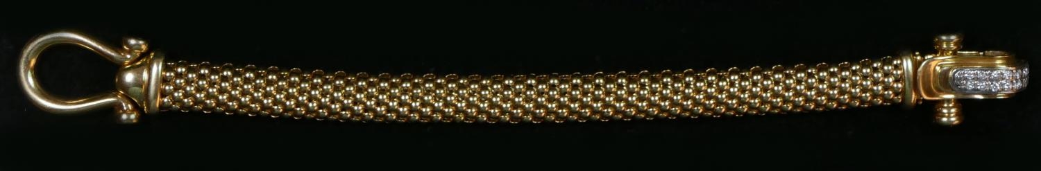 A 14K gold, diamond and onyx basket weave necklace, the stirrup clasp set with brilliant cut - Image 6 of 11