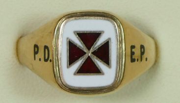 Of Knights Templar interest; a 9ct gold and enamel signet ring, London 1996, red cross on a white