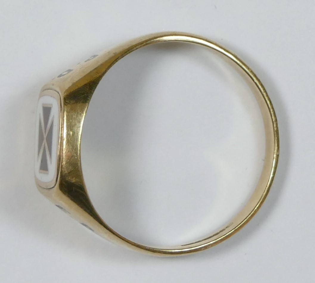 Of Knights Templar interest; a 9ct gold and enamel signet ring, London 1996, red cross on a white - Image 2 of 2