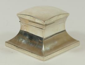 A Victorian silver square capstan inkwell, London 1897, glass well, the base with crocodile skin,