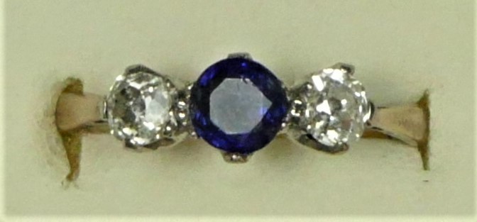 An 18ct gold sapphire and diamond three stone, the mixed cut stone flanked by old diamonds of - Image 2 of 3