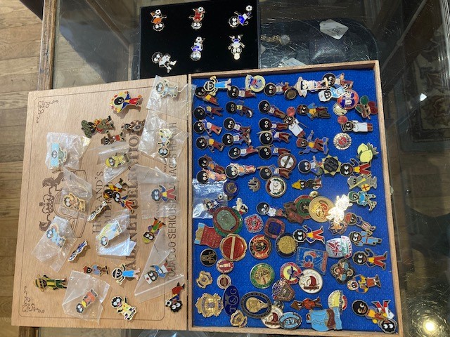 A substantial collection of pin badges, mainly from the 90s, including themes such as Premier League - Image 2 of 2