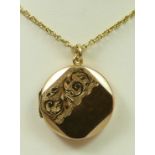 A 9ct gold circular locket, Chester 1951, 22mm diameter, chain, 6.4gm