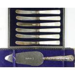 A silver and mother of pearl mounted set of six butter knives Sheffield 1919 and a silver mounted