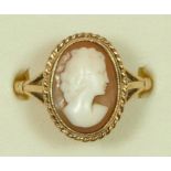 A 9ct gold shell cameo mounted ring, T, 3gm