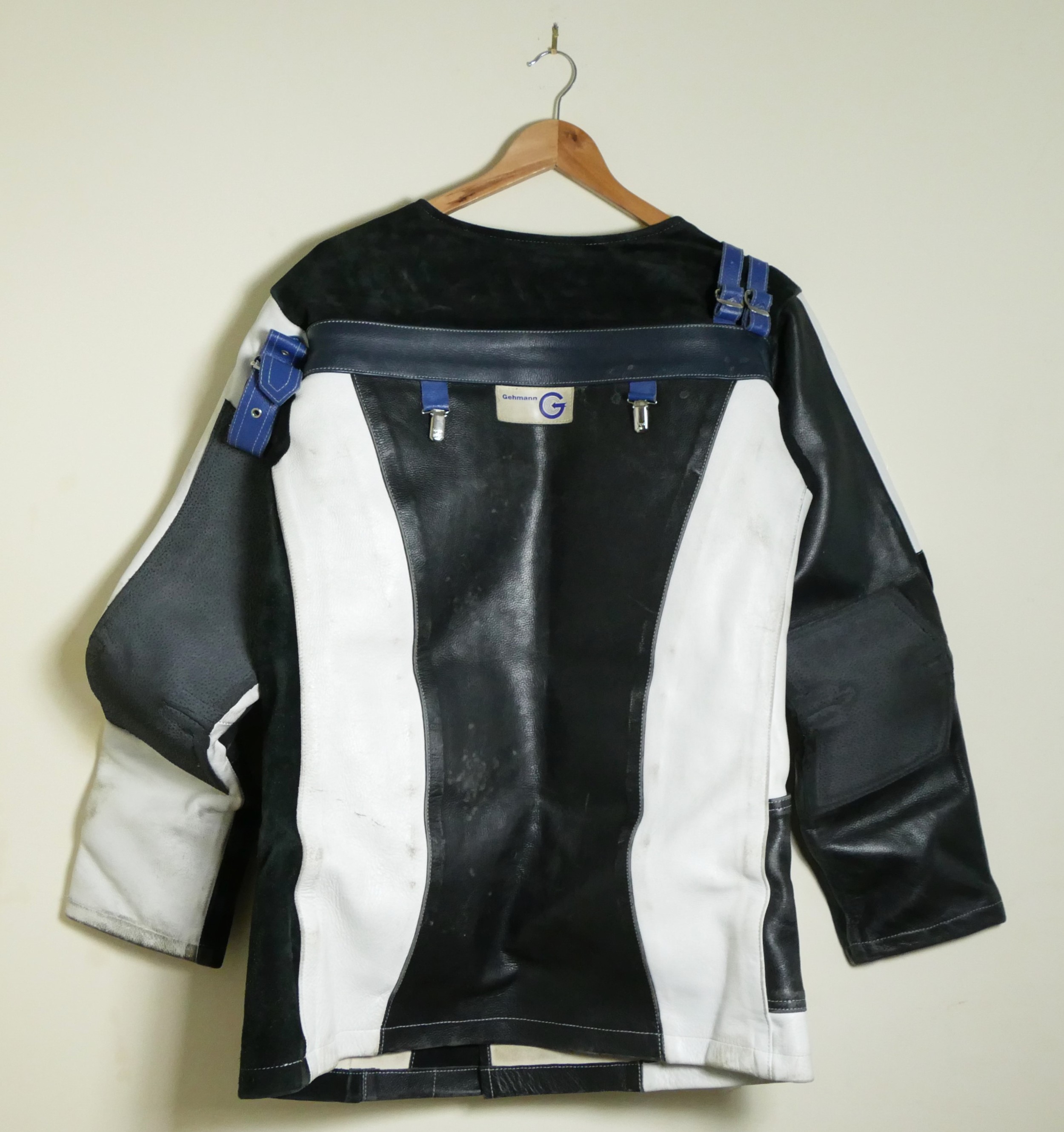 A Gehmann Tricolour canvas and leather target shooting jacket , size 54. - Image 5 of 7