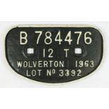 A cast iron 'D' wagon plate, Wolverton 1963, 12T B784476. 28 x 17cm.