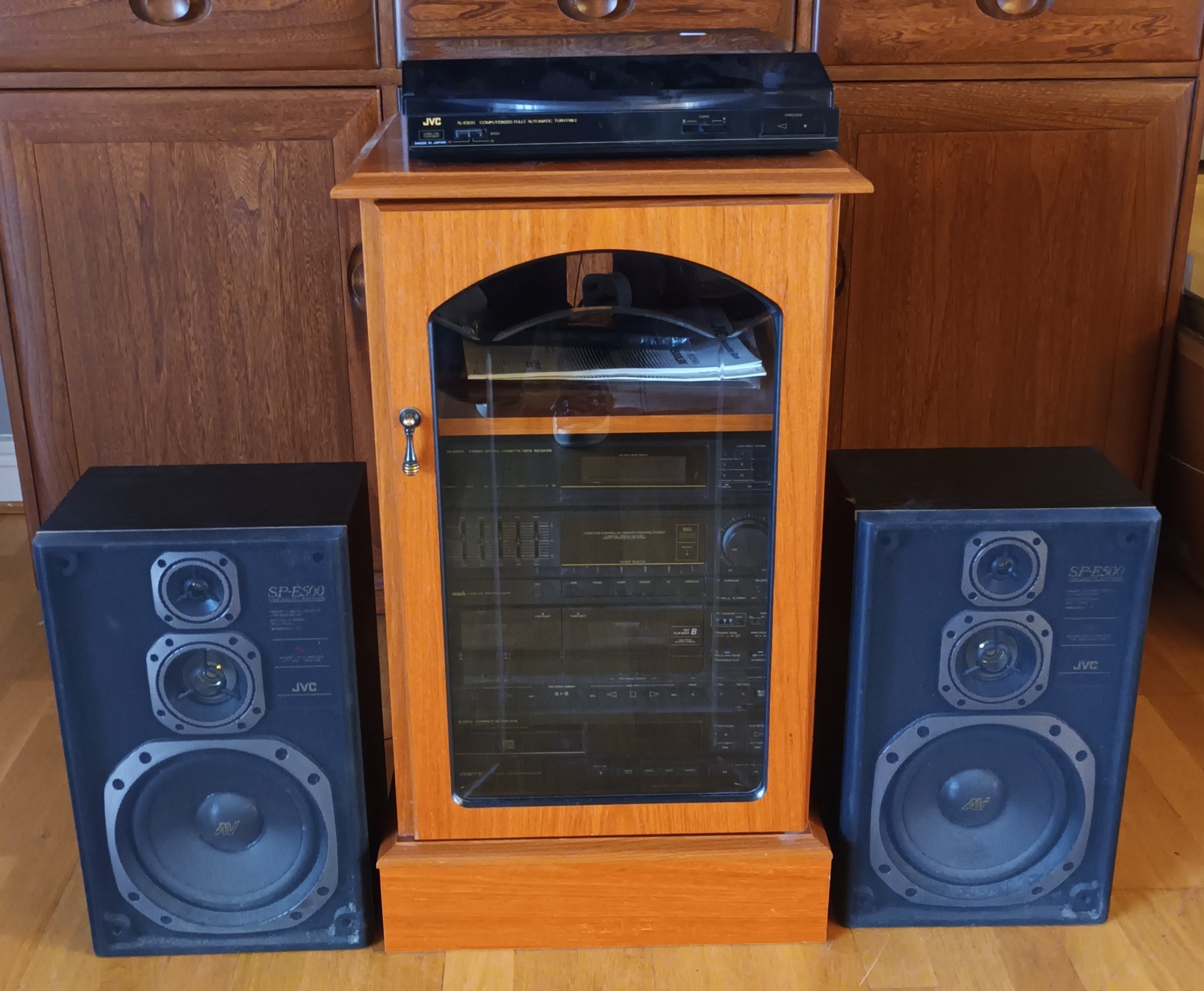 A JVC stack HiFi system, comprising of a turntable AL-E500, a disc player XL-E300, a Cassette deck