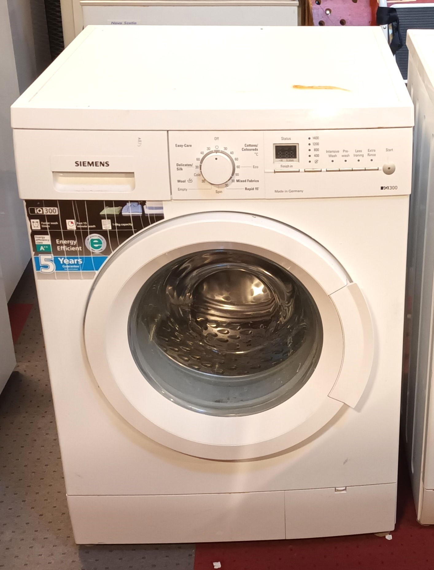 A Siemens Q300 washing machine