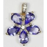 A 9ct gold, pear shape tanzanite and spinel cluster pendant, 17mm, 1.8gm