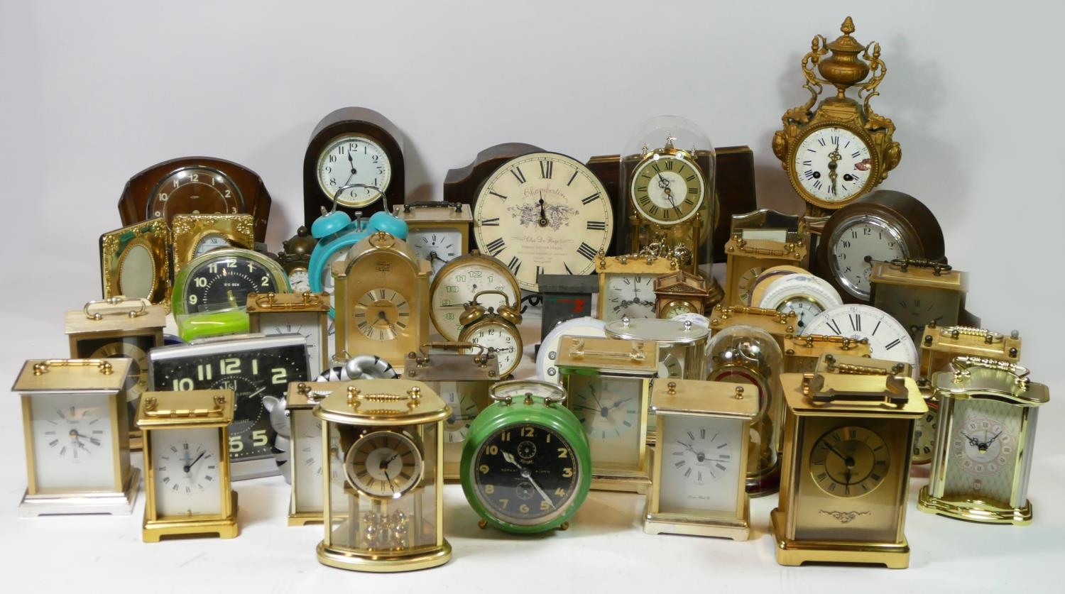 Four boxes of mid 20th century mantel clocks, having manual wind and quartz movements. (4) - Image 2 of 2