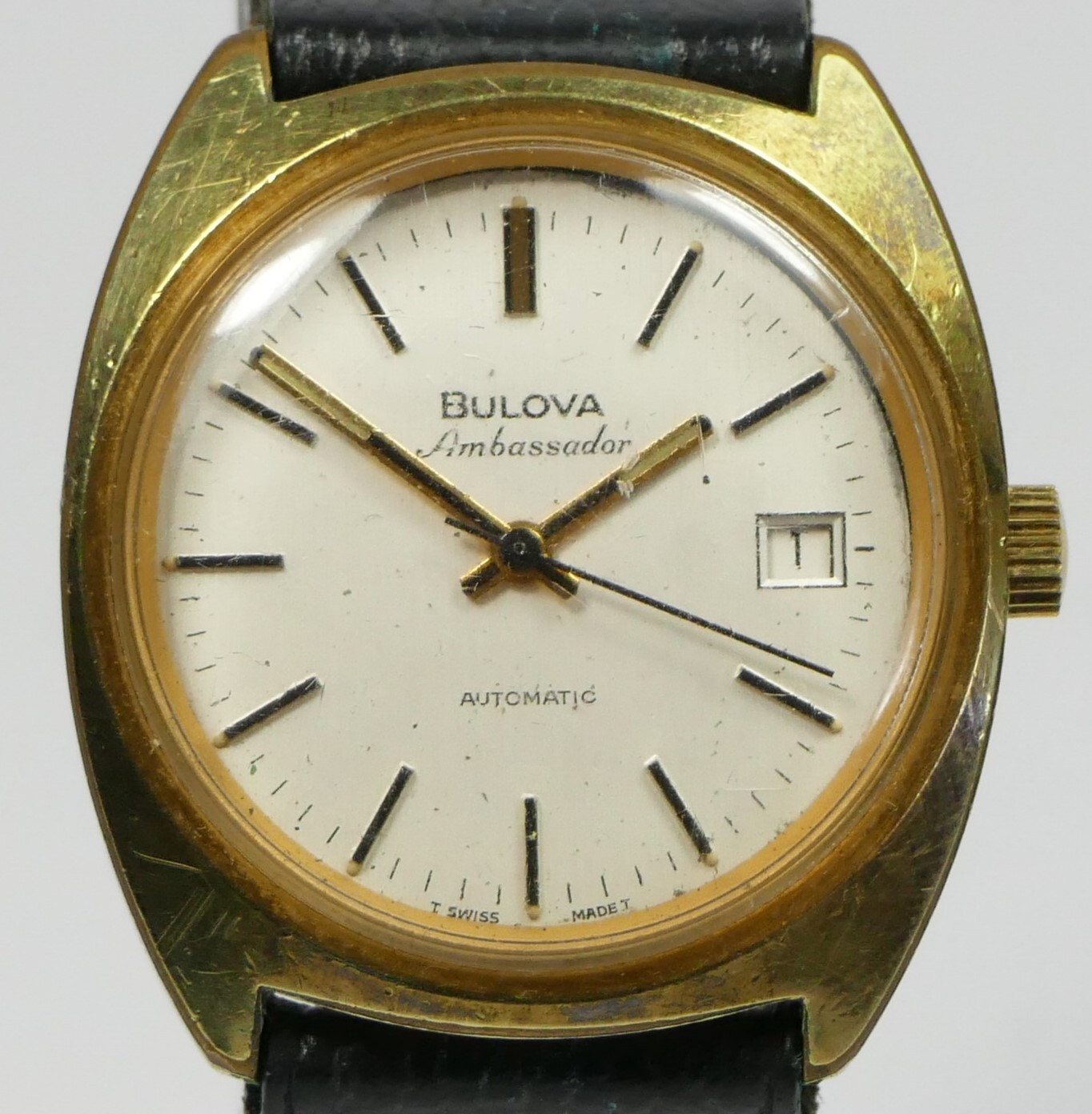 Bulova Ambassador, a gilt metal automatic date gentleman's wristwatch, 35mm