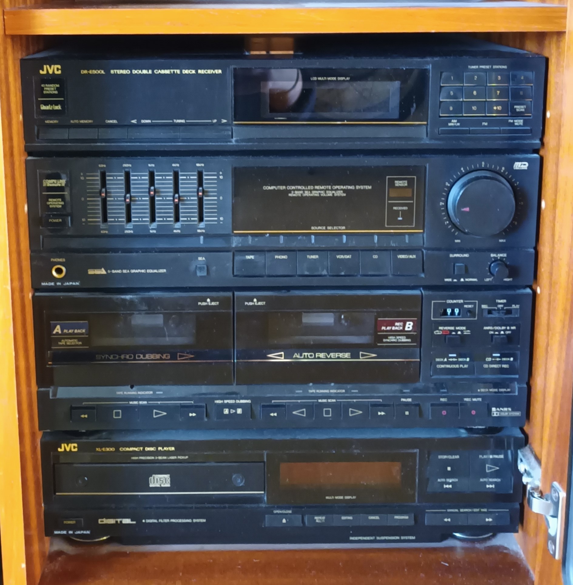 A JVC stack HiFi system, comprising of a turntable AL-E500, a disc player XL-E300, a Cassette deck - Image 2 of 3