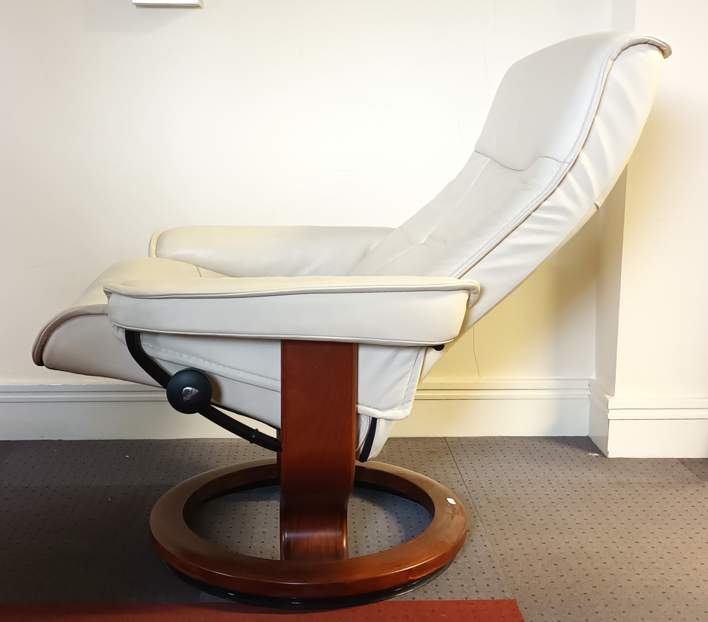 Ekornes, a Norwegian cream leather swivel recliner armchair, with matching footstool. (2) - Image 4 of 6