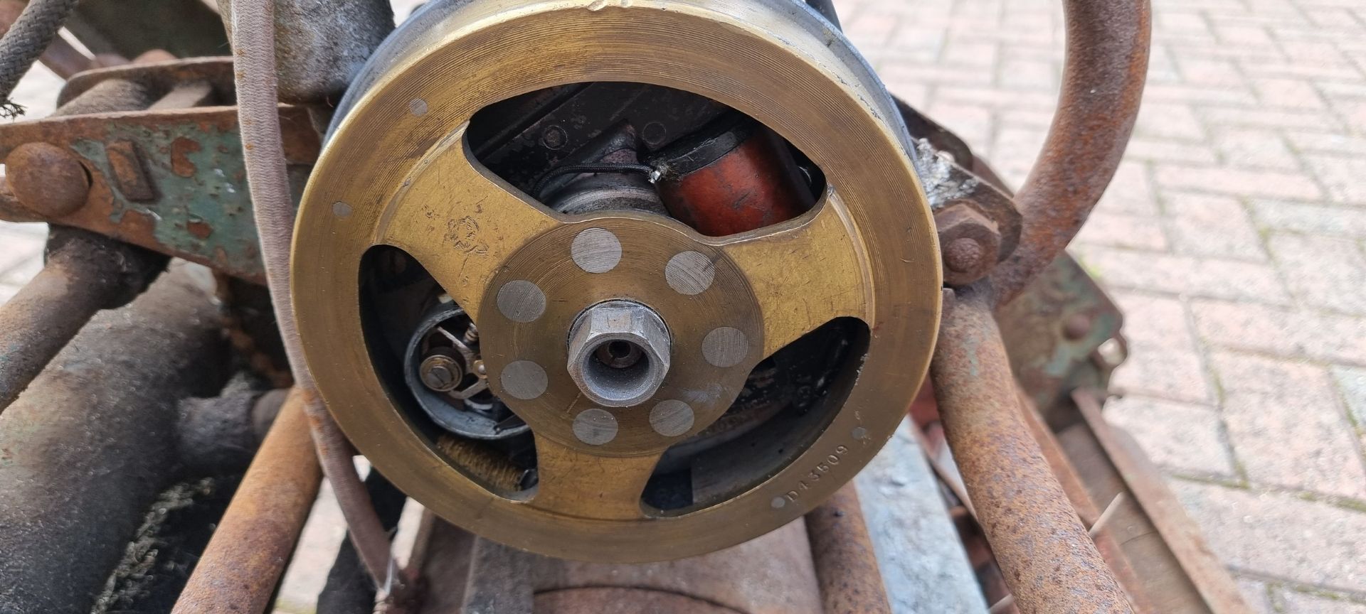 A vintage petrol lawn mower. - Image 4 of 6