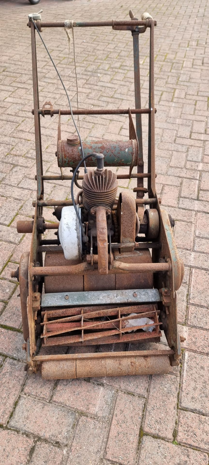 A vintage petrol lawn mower. - Image 3 of 6