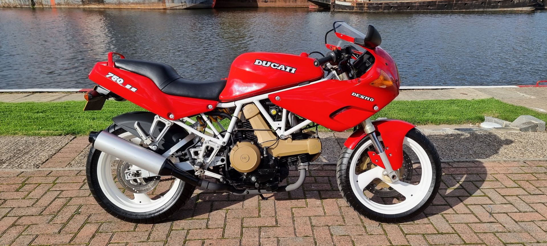 1992 Ducati 750SS, 748cc. Registration number J492 LLK. Frame number ZDM75SC 000446. Engine number
