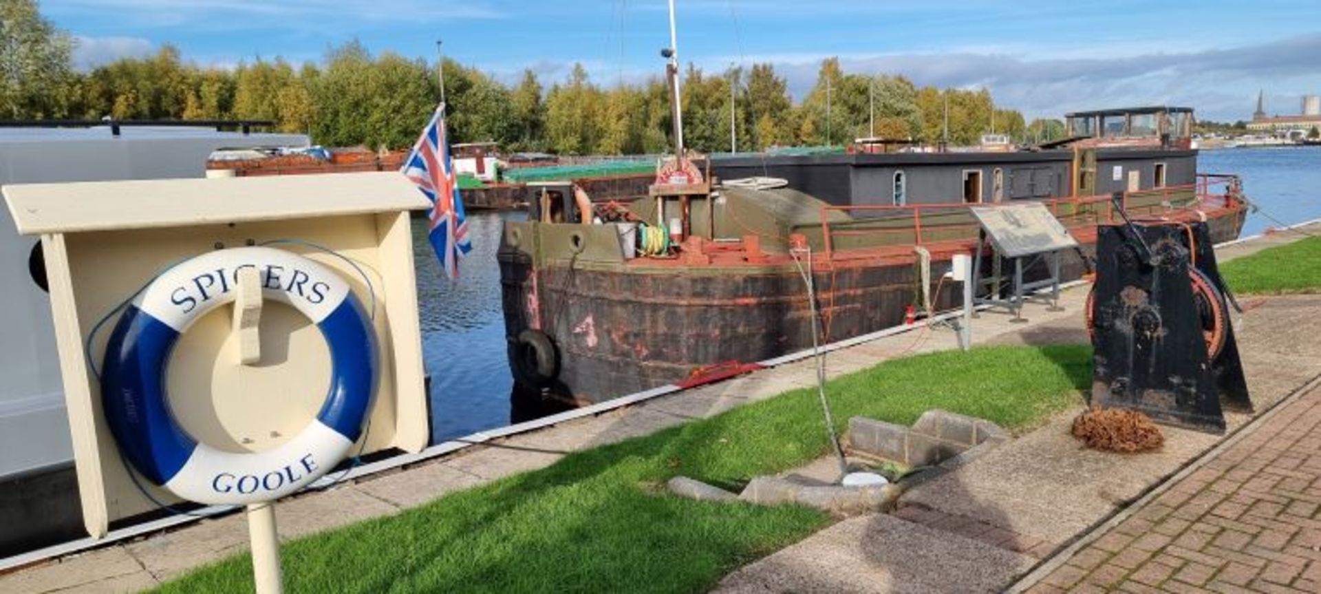 c.1939 liveaboard barge, "Fidelity". Cat D waterways. 57' 6" x 14' 2" approximately. Lister JP2 - Image 31 of 40