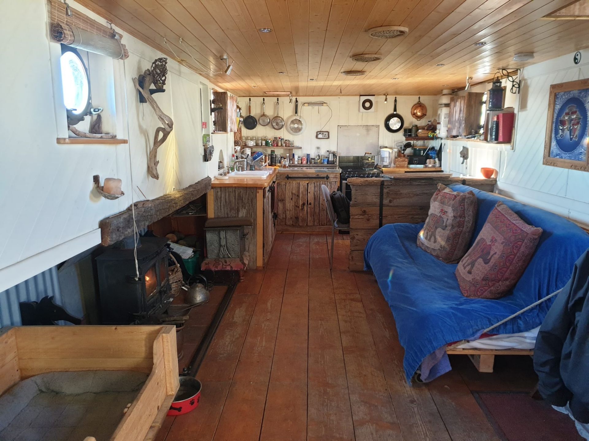 c.1939 liveaboard barge, "Fidelity". Cat D waterways. 57' 6" x 14' 2" approximately. Lister JP2 - Image 3 of 40
