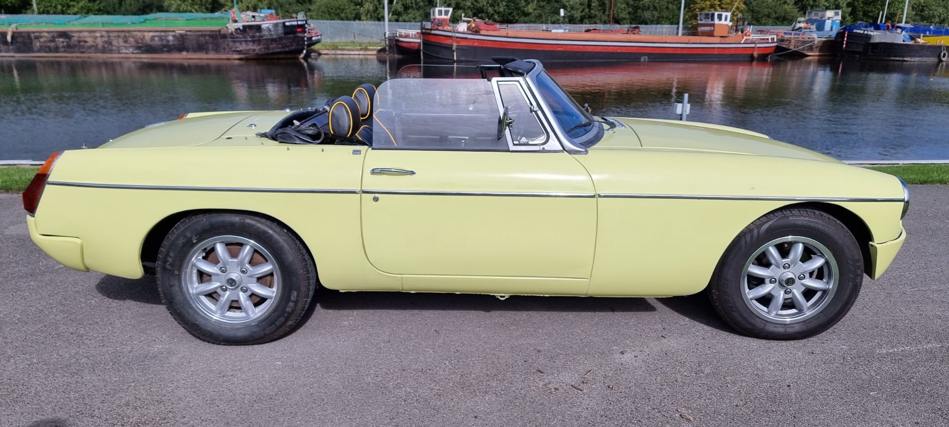 1975 MGB Roadster, 1798cc. Registration number NMT 453R. Chassis number GHN5-42103G. Engine number - Image 4 of 20