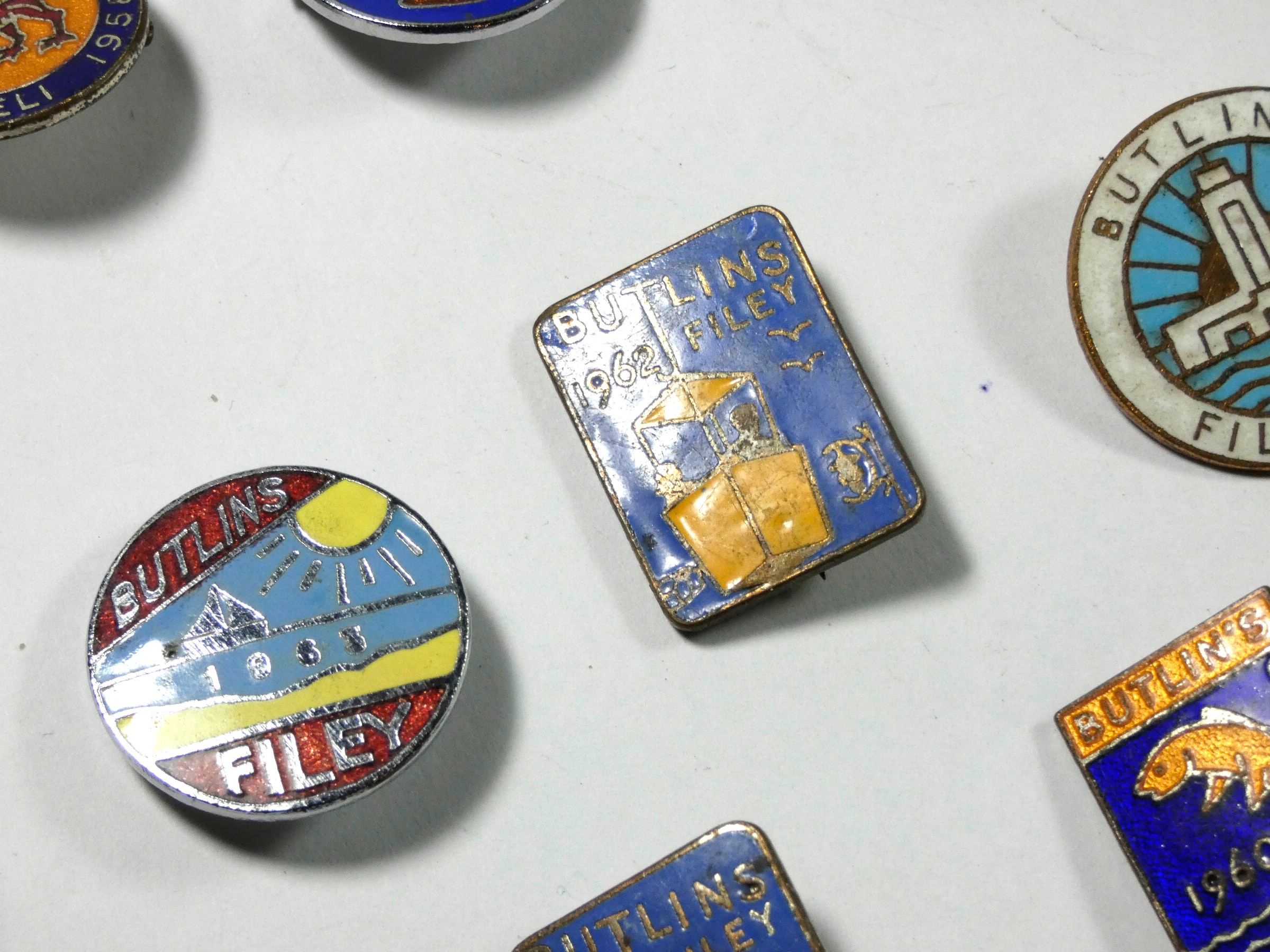 A collection of 17 Butlins metal and enamel badges, including Filey 1946, 47, 48, 62 x 4, 63 and 64, - Image 3 of 4