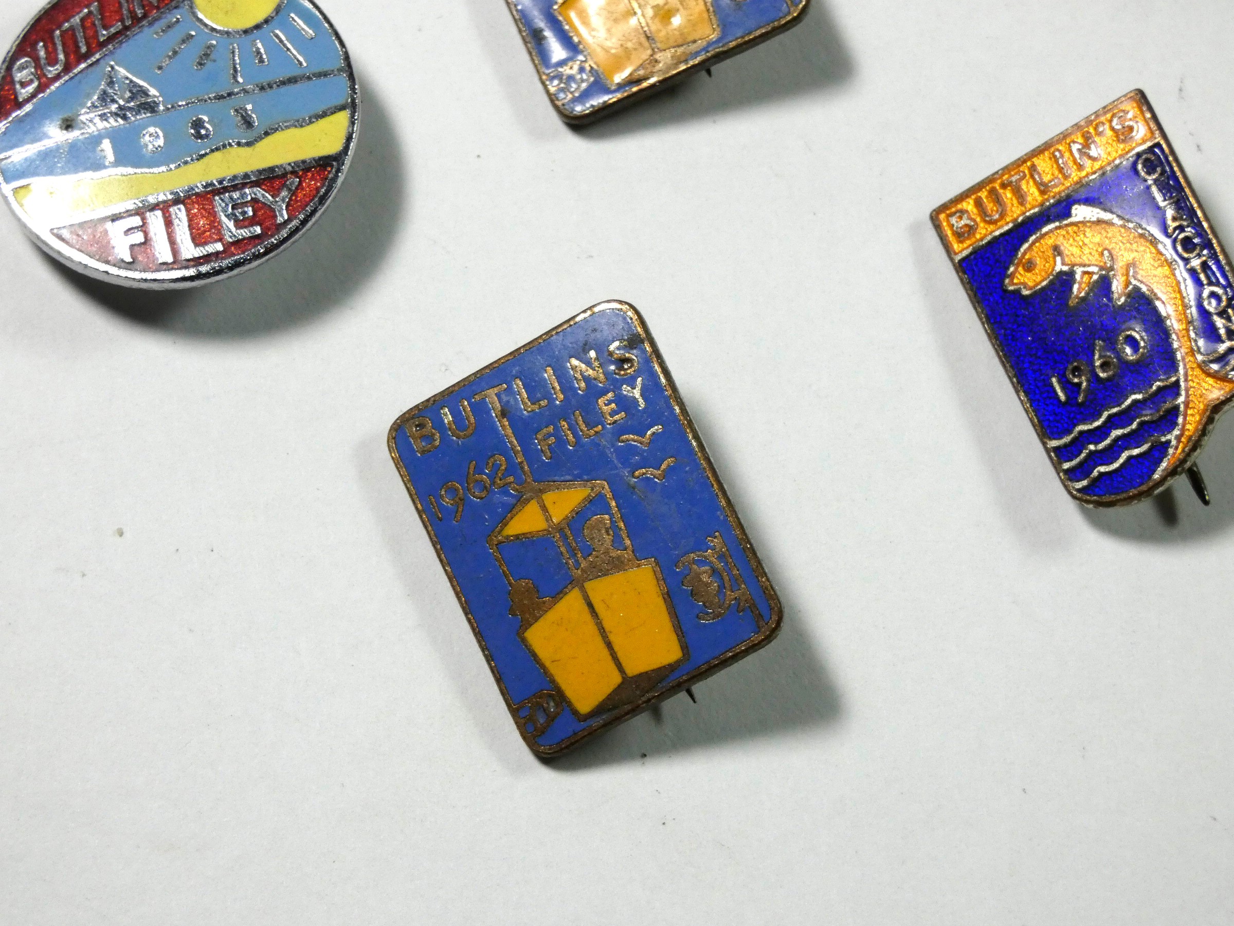 A collection of 17 Butlins metal and enamel badges, including Filey 1946, 47, 48, 62 x 4, 63 and 64, - Image 4 of 4