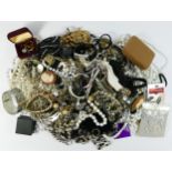 A quantity of costume jewellery, to include necklaces and bracelets