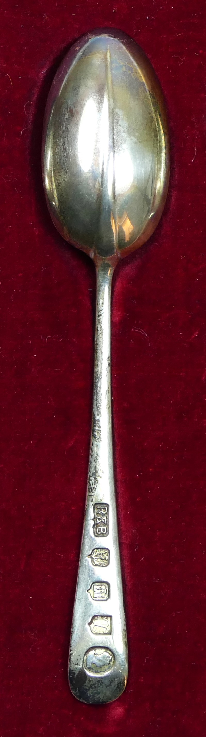 A silver set of British Hallmark tea spoons, 1953, Coronation mark, case - Image 3 of 3