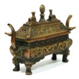 A Chinese bronze censor with dragon motifs, 20 x 14 x 6cm.