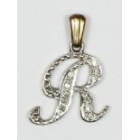 A 9ct gold and diamond set R initial pendant 18 x 16mm, 1.5gm