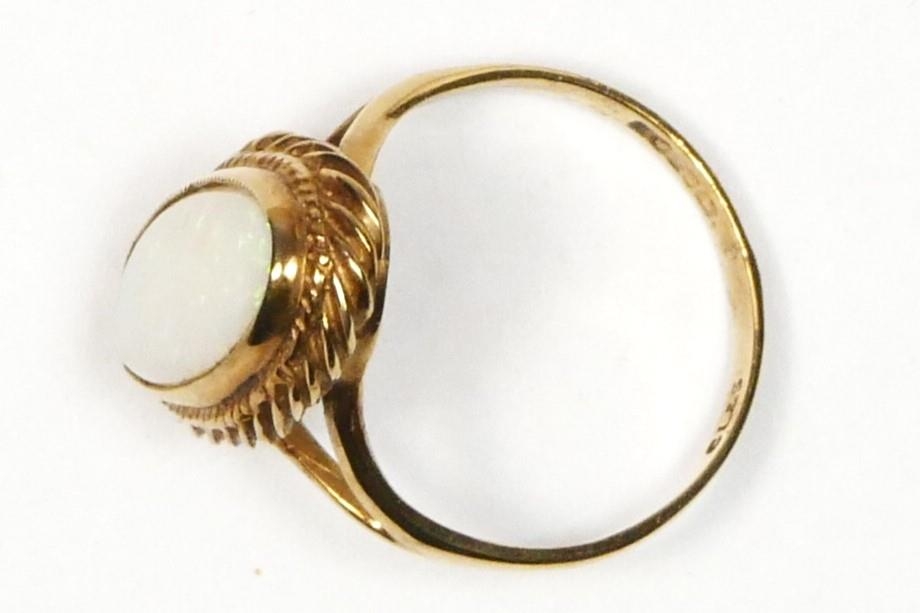 A 9ct gold opal dress ring, 15 x 7mm, Edinburgh 1989, M, 3.2gm - Image 2 of 2