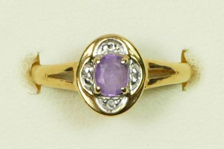 A 9ct gold amethyst and diamond cluster ring, L, 1.5gm