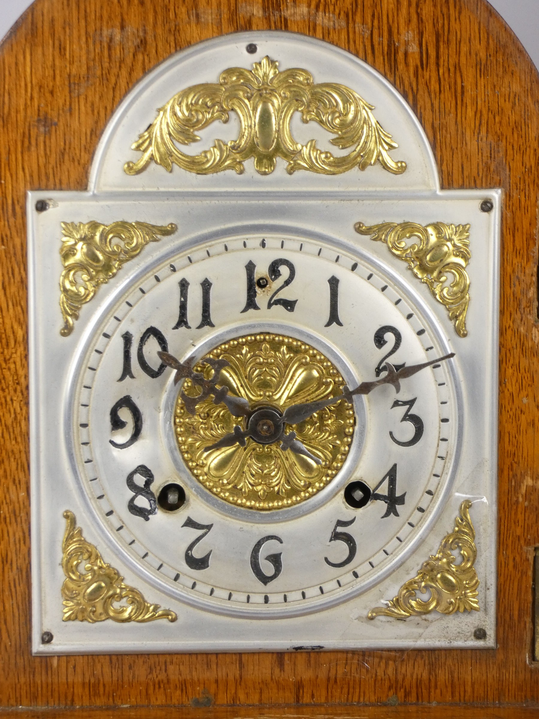 An early 20th century Asonia oak cased mantel clock, silvered chapter ring, dial with gilt - Image 2 of 5