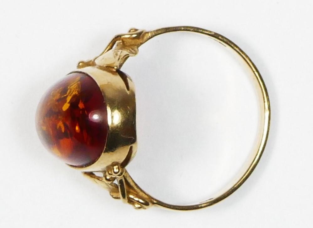 A 9ct gold and amber dress ring, 17 x 10mm, N, 2.9gm - Image 2 of 2