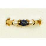 A lapis lazuli and cultured pearl bead three stone ring, K, 1.9gm