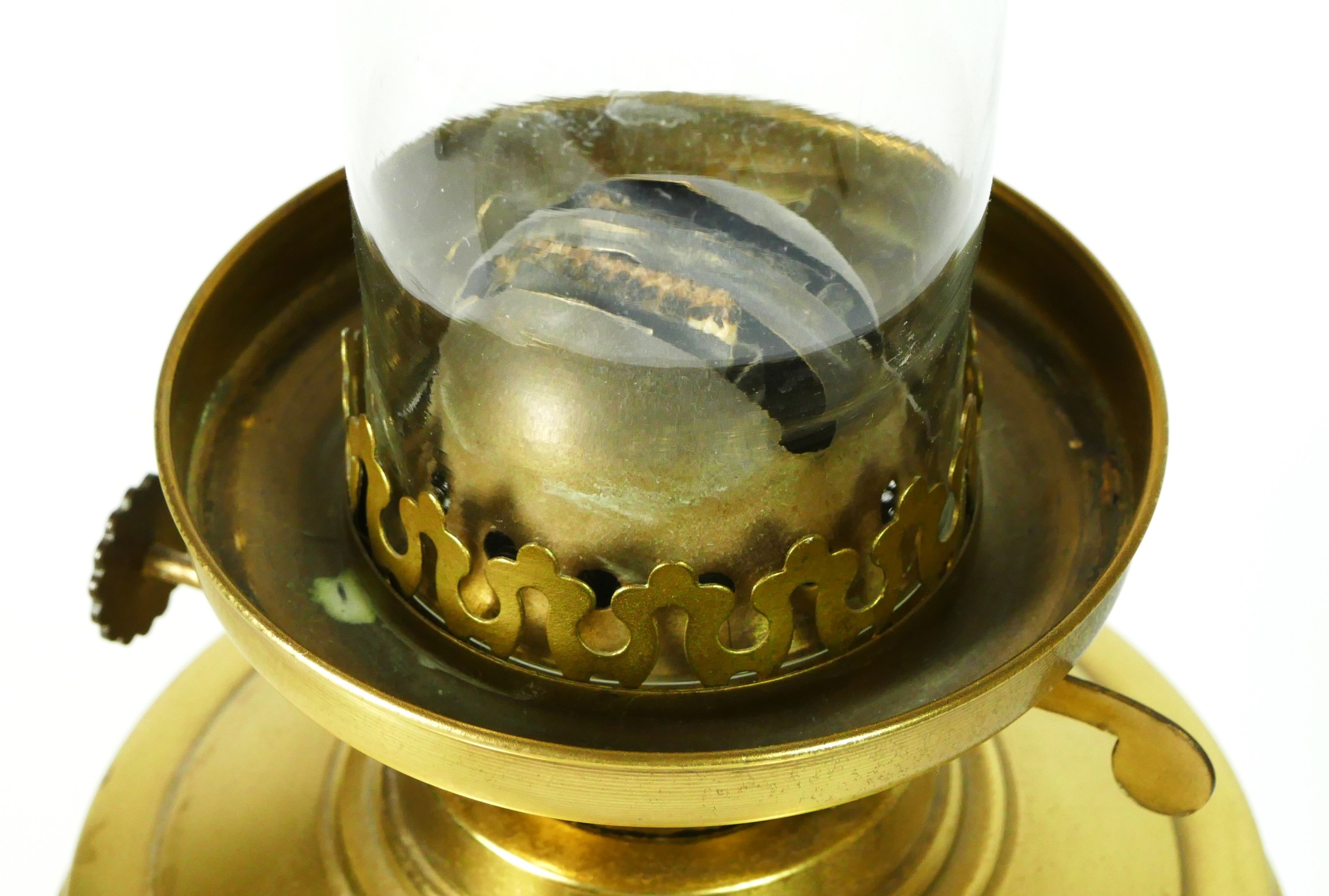 A brass column oil lamp, with frosted etched glass shade with chimney, raised on a circular - Image 3 of 4