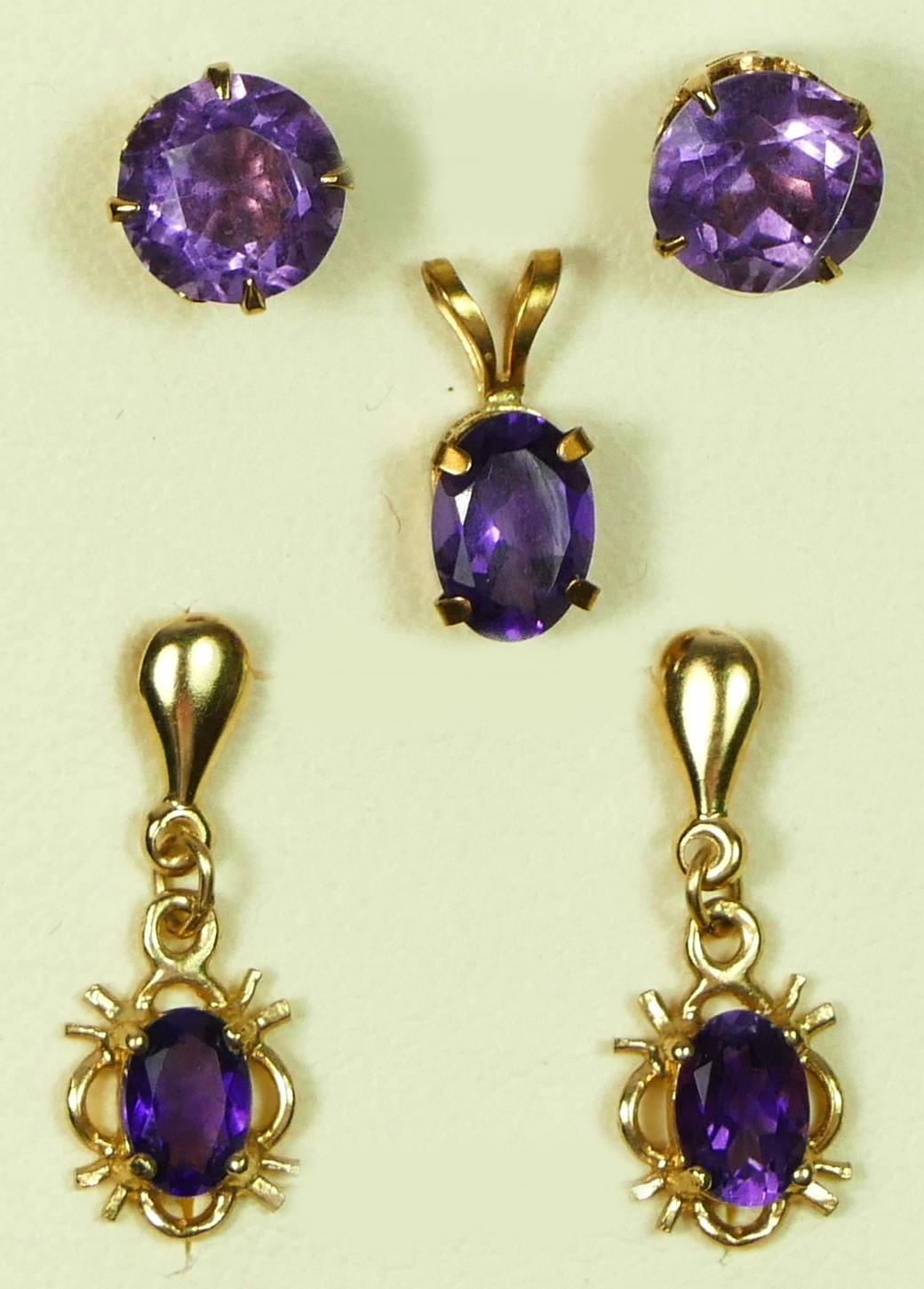 Two pairs of 9ct gold mounted amethyst ear rings and a matching pendant, 3gm