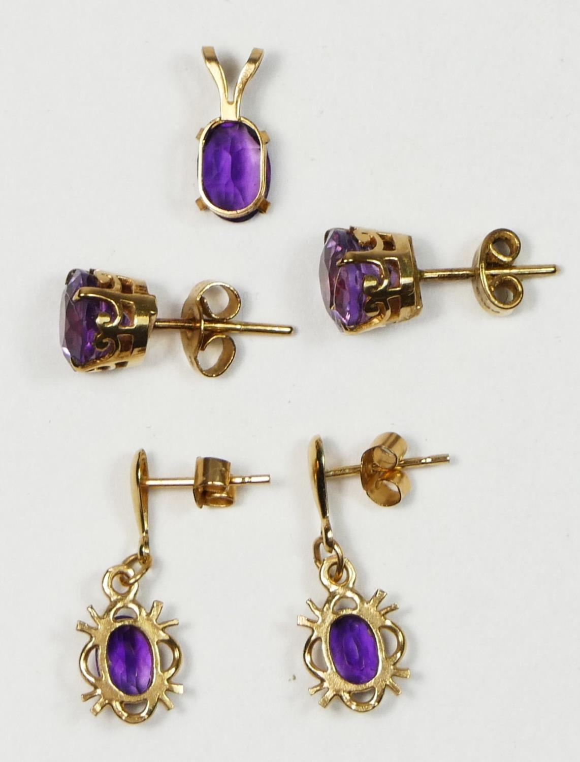 Two pairs of 9ct gold mounted amethyst ear rings and a matching pendant, 3gm - Image 2 of 2